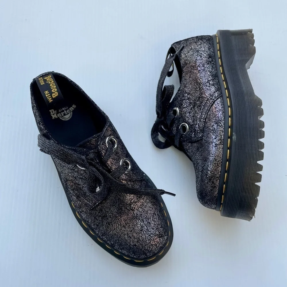 Dr. Martens Holly Platform Shoe Oxford In Pewter Metallic